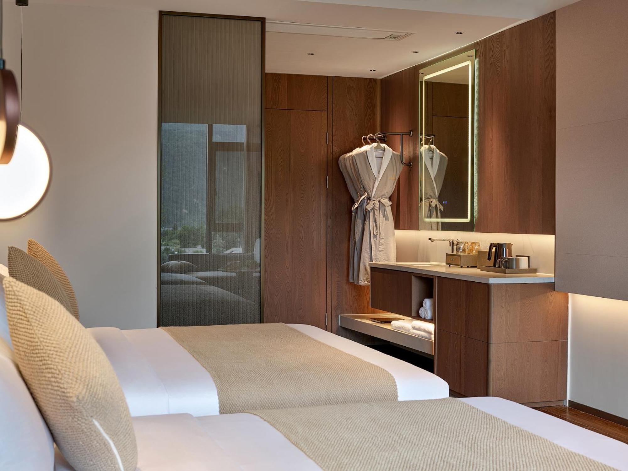 Zhangjiajie Utopia Hotel--Free One Way Pick Up Service Over 2 Nights Екстериор снимка