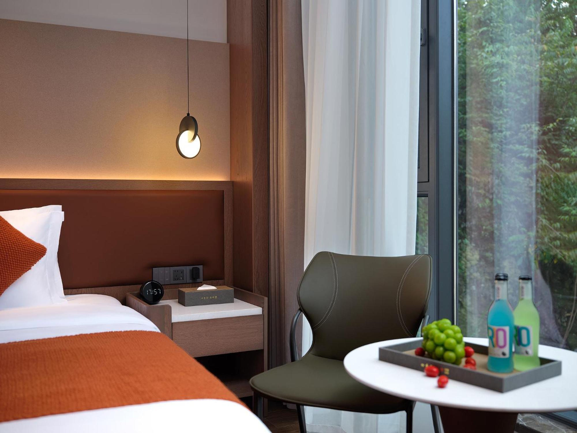 Zhangjiajie Utopia Hotel--Free One Way Pick Up Service Over 2 Nights Екстериор снимка