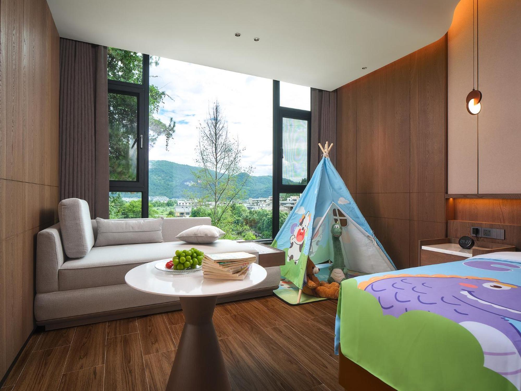 Zhangjiajie Utopia Hotel--Free One Way Pick Up Service Over 2 Nights Екстериор снимка