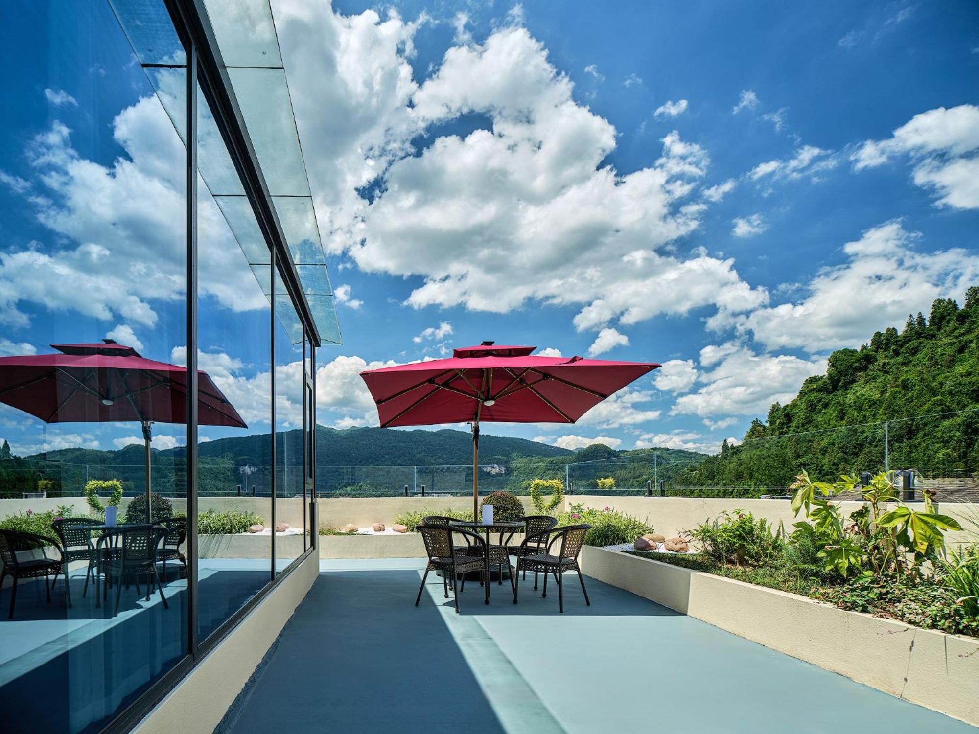 Zhangjiajie Utopia Hotel--Free One Way Pick Up Service Over 2 Nights Екстериор снимка