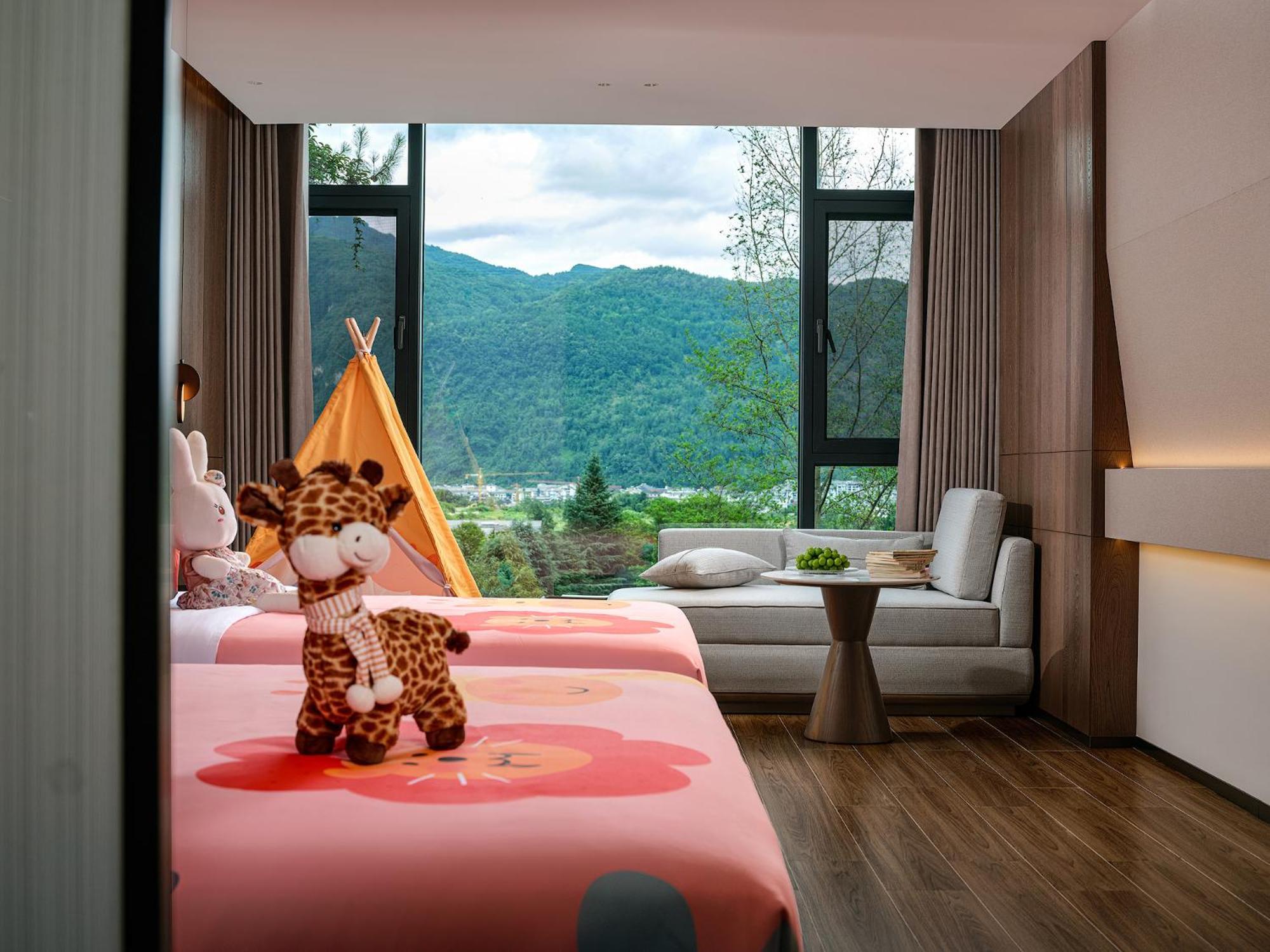 Zhangjiajie Utopia Hotel--Free One Way Pick Up Service Over 2 Nights Екстериор снимка