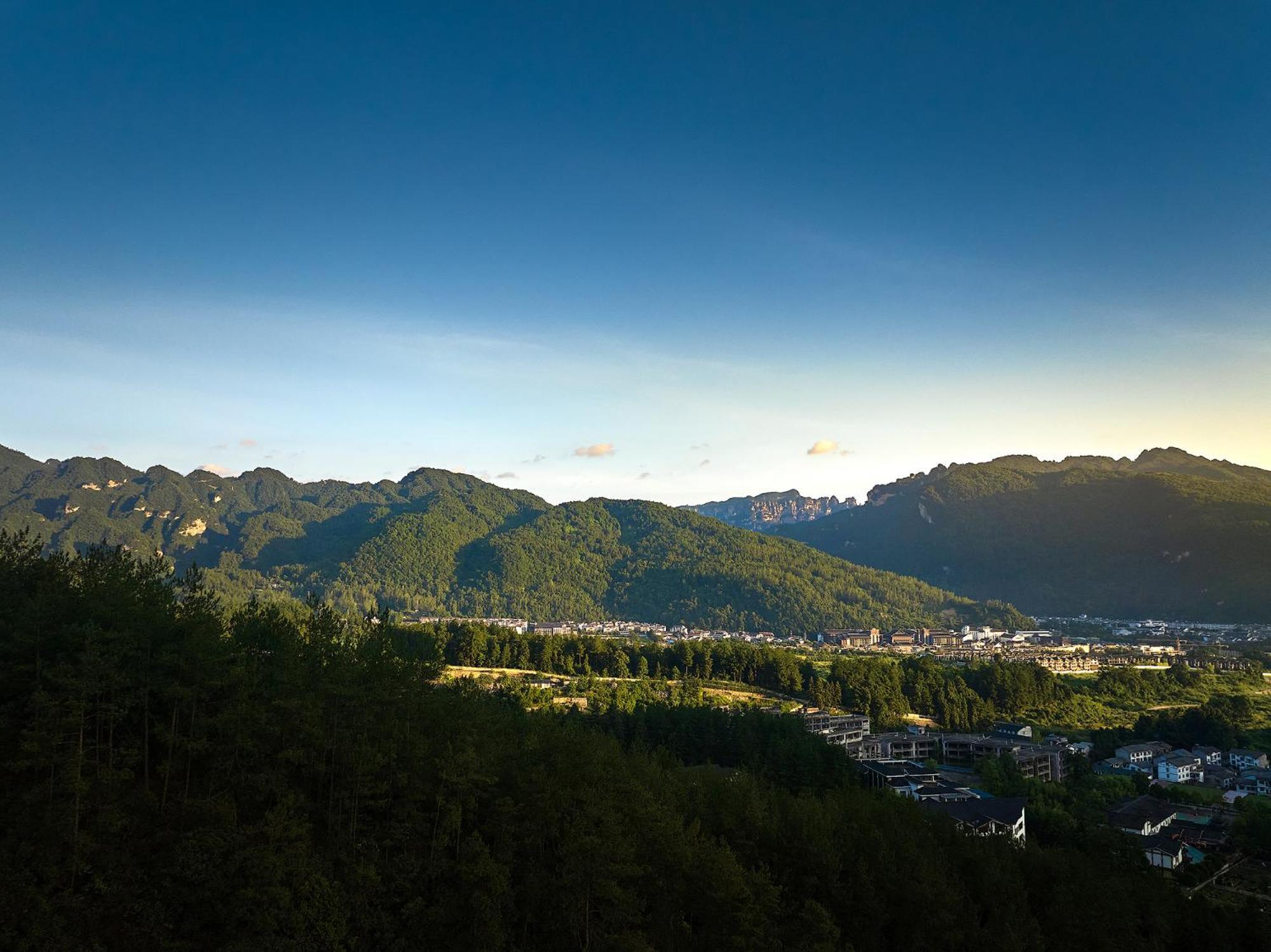 Zhangjiajie Utopia Hotel--Free One Way Pick Up Service Over 2 Nights Екстериор снимка