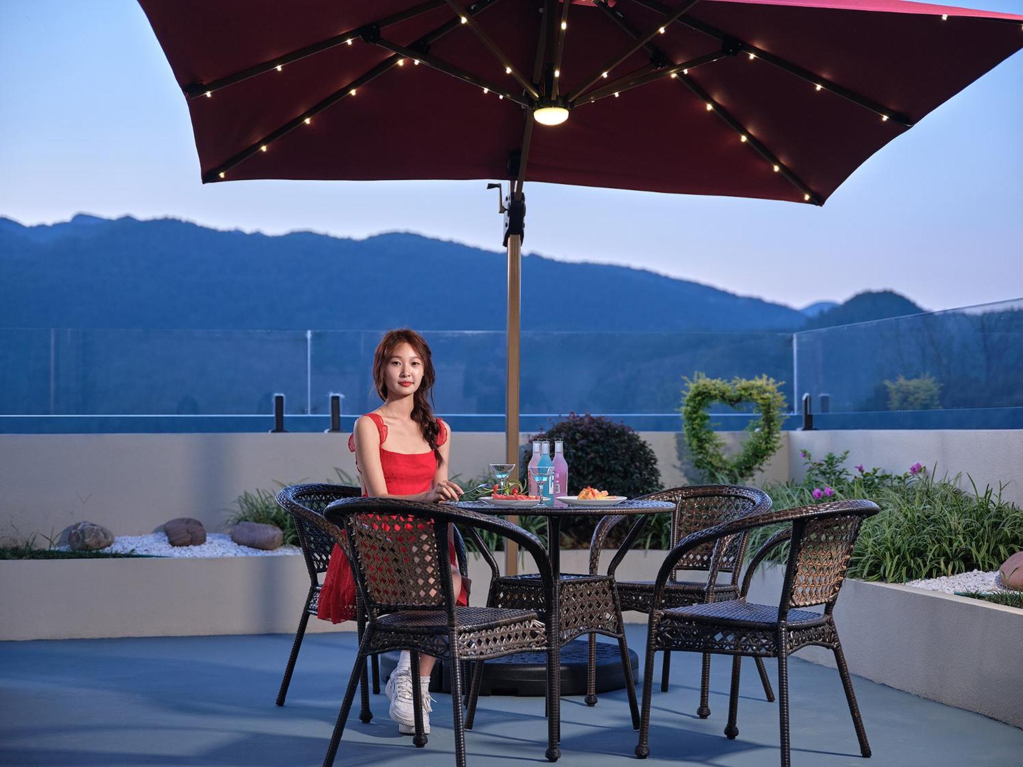 Zhangjiajie Utopia Hotel--Free One Way Pick Up Service Over 2 Nights Екстериор снимка