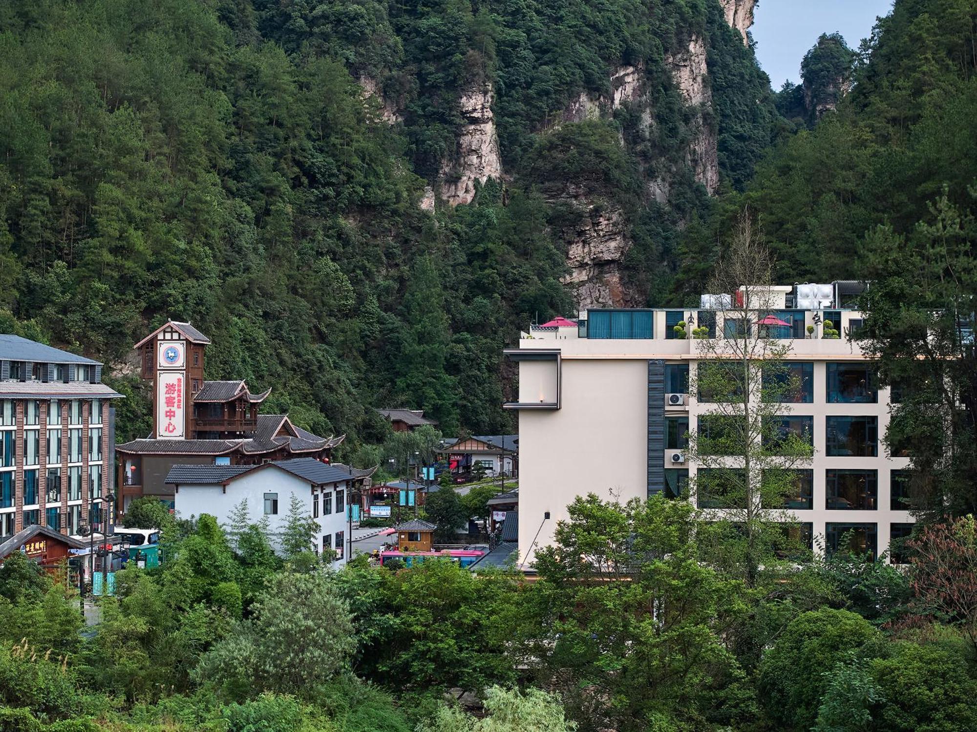 Zhangjiajie Utopia Hotel--Free One Way Pick Up Service Over 2 Nights Екстериор снимка